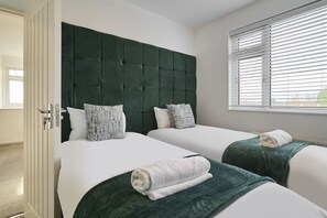4 chambres, fer et planche à repasser, Wi-Fi, draps fournis