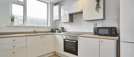 Fridge, microwave, oven, stovetop