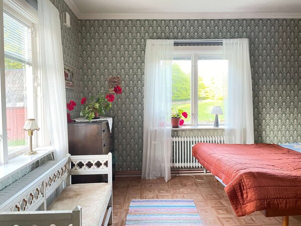 2 bedrooms, bed sheets