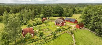 Whole house in idyllic farm setting