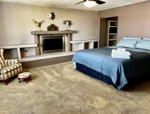 3 habitaciones, tabla de planchar con plancha, wifi y ropa de cama