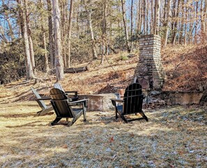 Property grounds - HOT TUB, outdoor movie theater, coffee bar,Fire pit, BBQ, pavilion & LAKE VIEWS! (Greentown)