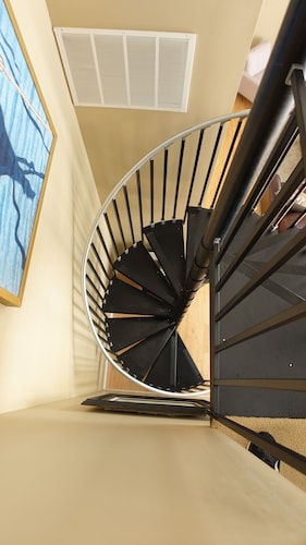 Downtown Condo in the heart of South Haven...walk everywhere, even to the beach!