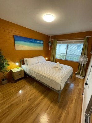 1 slaapkamer, een strijkplank/strijkijzer, internet, beddengoed