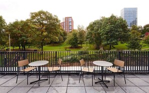 Outdoor dining - Marrakech Loft | Terrace | Gym | Central Manchester|Parking (Greater Manchester)