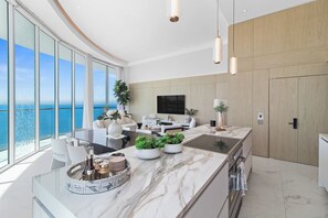 Een koelkast, een oven, een vaatwasser