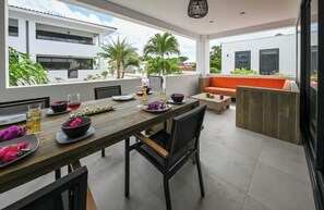 Outdoor dining - Rejuvenate@ peaceful 2-bedroom 2 bath condo poolside in Jan Thiel with WiFi, AC (Jan Thiel)