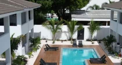 Rejuvenate@ peaceful 2-bedroom 2 bath condo poolside in Jan Thiel with WiFi, AC