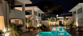 Rejuvenate@ peaceful 2-bedroom 2 bath condo poolside in Jan Thiel with WiFi, AC