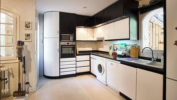 Microwave, oven, stovetop, dishwasher