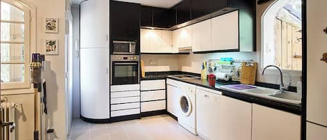 Four Ă micro-ondes, un four, surface de cuisson, lave-vaisselle