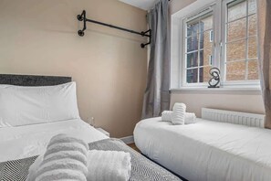 5 Schlafzimmer, Bügeleisen/Bügelbrett, Reisekinderbett, WLAN