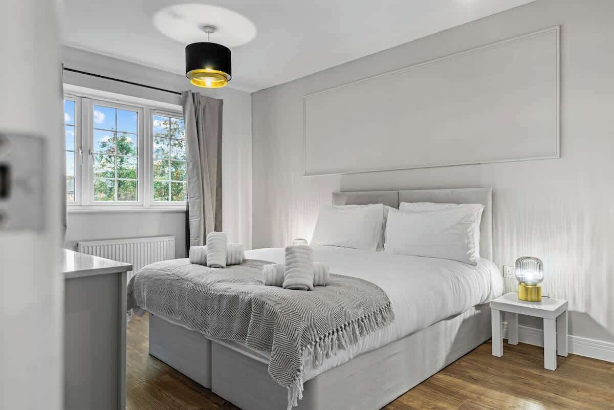 5 bedrooms, iron/ironing board, travel crib, WiFi