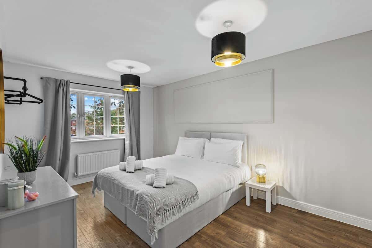 5 Schlafzimmer, Bügeleisen/Bügelbrett, Reisekinderbett, WLAN