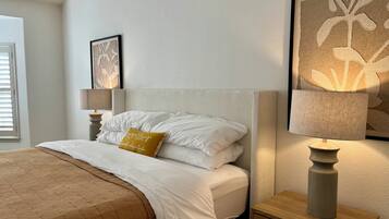 5 bedrooms, desk, iron/ironing board, travel cot