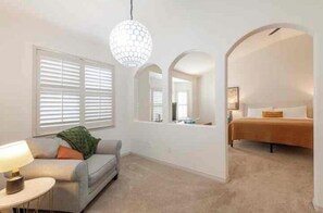 5 bedrooms, desk, iron/ironing board, travel crib - Spacious, Mountain View Home - 15 mins to DIA (Commerce City)