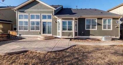 Spacious, Mountain View Home - 15 mins to DIA