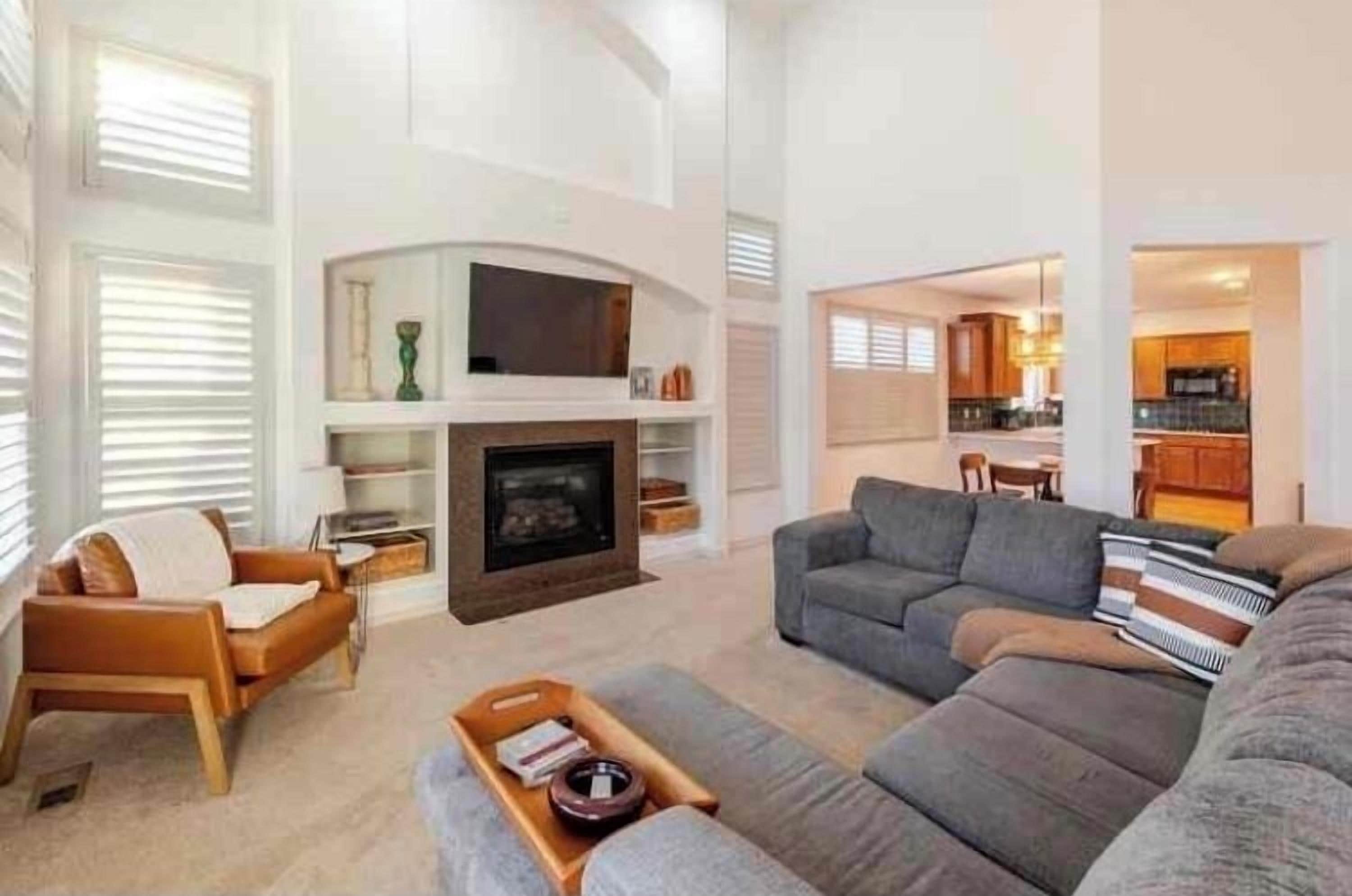 Smart TV, chimenea, videojuegos y futbolito 