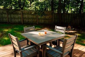 Outdoor dining - Arbutus| King Suite| Hot Tub+Sauna| Rent Pontoons! (Traverse City)