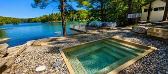 Arbutus| King Suite| Hot Tub+Sauna| Rent Pontoons!