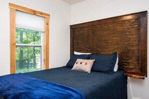 3 bedrooms, desk, free WiFi, bed sheets