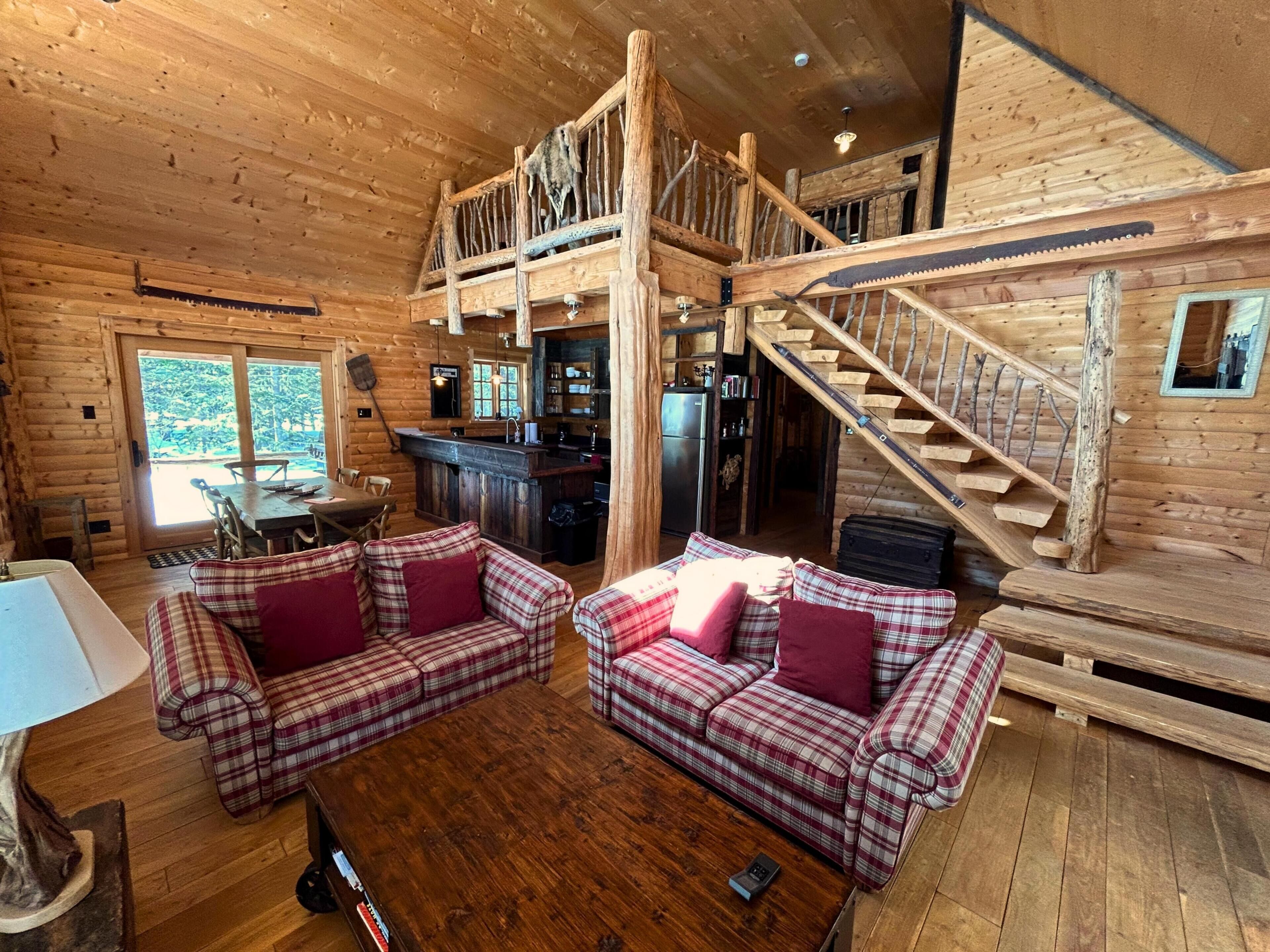 Chalet TOTEM Spa | Wohnbereich | Flachbildfernseher, Kamin