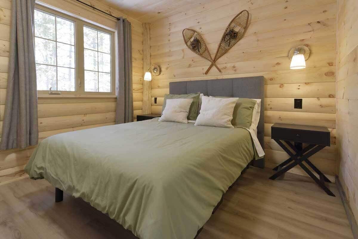 3 bedrooms, soundproofing, free WiFi, bed sheets