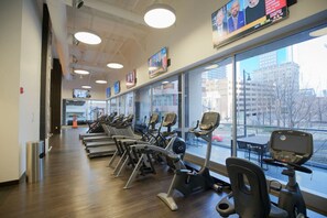 Fitness facility - City Sky II |King Bed Apt |DT KC |No Cleaning Fee (Kansas City)