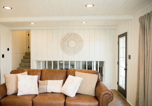 Smart TV, fireplace - Lawsons Landing-On the Bourbon Trail (Springfield)