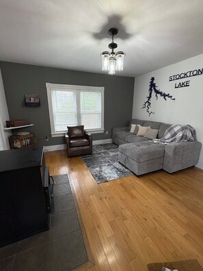 Living area - Fall fun! Fall foliage, hiking, hunting, fishing galore. Game room and hot tub! (Aldrich)