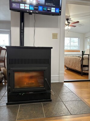 Interior - Fall fun! Fall foliage, hiking, hunting, fishing galore. Game room and hot tub! (Aldrich)