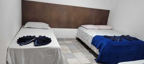 雙床房 | 免費無線上網、床單
