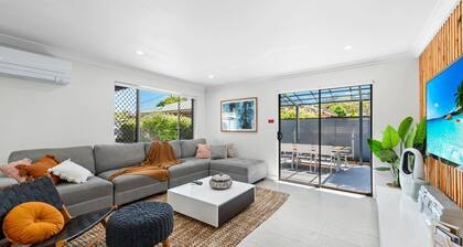 The Bayhaven- spacious pet friendly villa with boat parking.