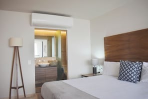 1 bedroom, in-room safe, iron/ironing board, free WiFi