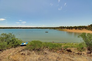 Beach nearby - Firelit Nights By the Lake: Cozy Show Low Retreat (Show Low)