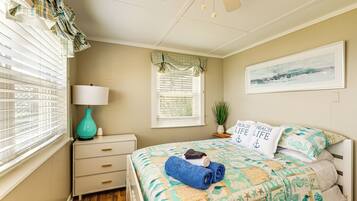 3 bedrooms, desk, iron/ironing board, internet