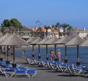 Chaise longue, serviettes de plage
