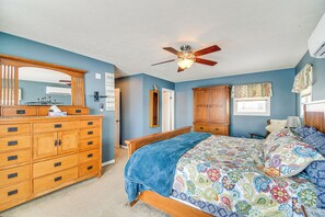 4 Schlafzimmer, Schreibtisch, Bügeleisen/Bügelbrett, Reisekinderbett