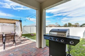 Outdoor dining - Modern Family Home w/ Patio & Yard in Cape Coral! (Cape Coral)
