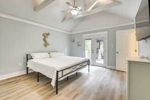 3 bedrooms, iron/ironing board, internet, bed sheets - Walk to Choctawhatchee Bay: Santa Rosa Beach Home! (Santa Rosa Beach)