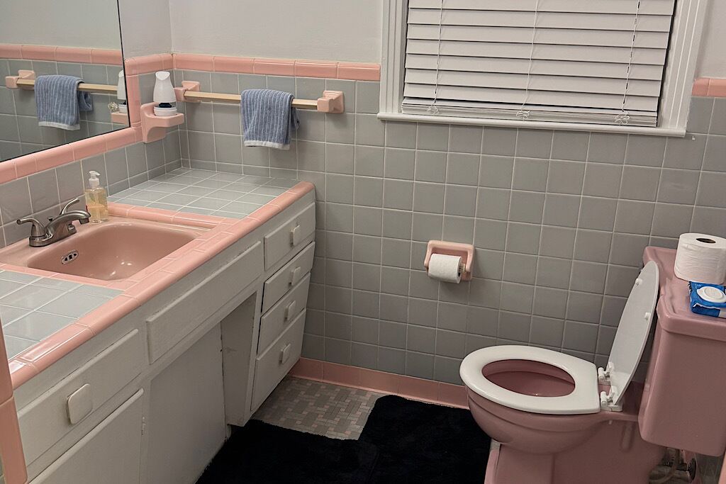 Serviettes fournies, savon, papier de toilette