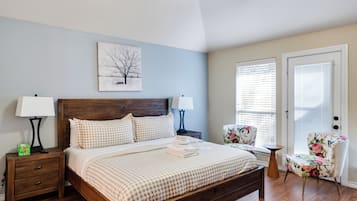 4 bedrooms, desk, iron/ironing board, travel cot