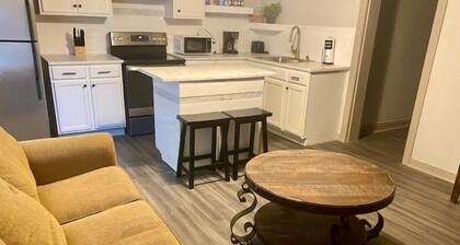 Clean & Cozy 3 Bedroom/2 Bathroom Brick house Near TTU & UMC