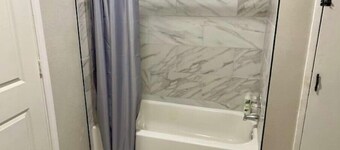 Clean & Cozy 3 Bedroom/2 Bathroom Brick house Near TTU & UMC