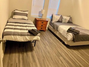 3 bedrooms, iron/ironing board, WiFi, bed sheets