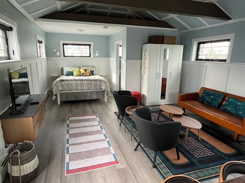 Charming newly renovated and furnished 1-bedroom house in Historic Bristol, RI