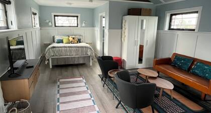 Charming newly renovated and furnished 1-bedroom house in Historic Bristol, RI