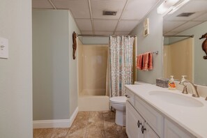 シャワー、ヘアドライヤー、タオル