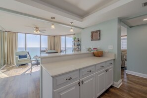 Interior - Enjoy the beach and amazing views from Mimi's Place! Tower 1, 10th floor (Panama City Beach)