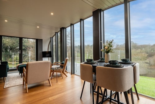 Stunning Eco-Retreat Pods in Old Chalford